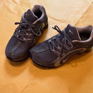 Nike shox 7.5 womens used condition excellent running shoe
